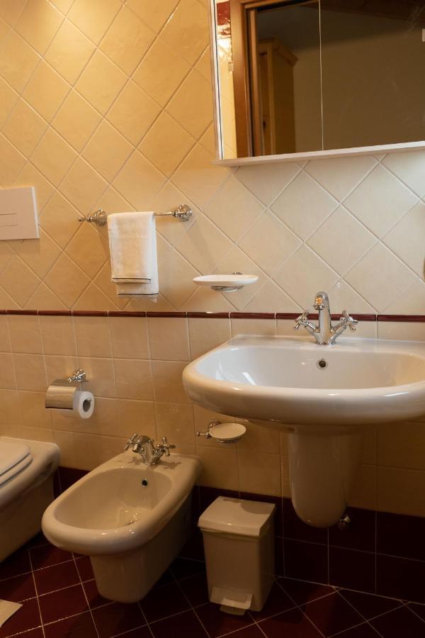 La Fiocchina - Magic Place - Apartments & Studios In Garda Lake - Countryside Farmhouse, Inside The Middle Of The Lake Salo Ngoại thất bức ảnh